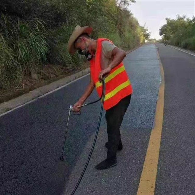 哈密 彩色防滑路面的底涂是保障路面附着力